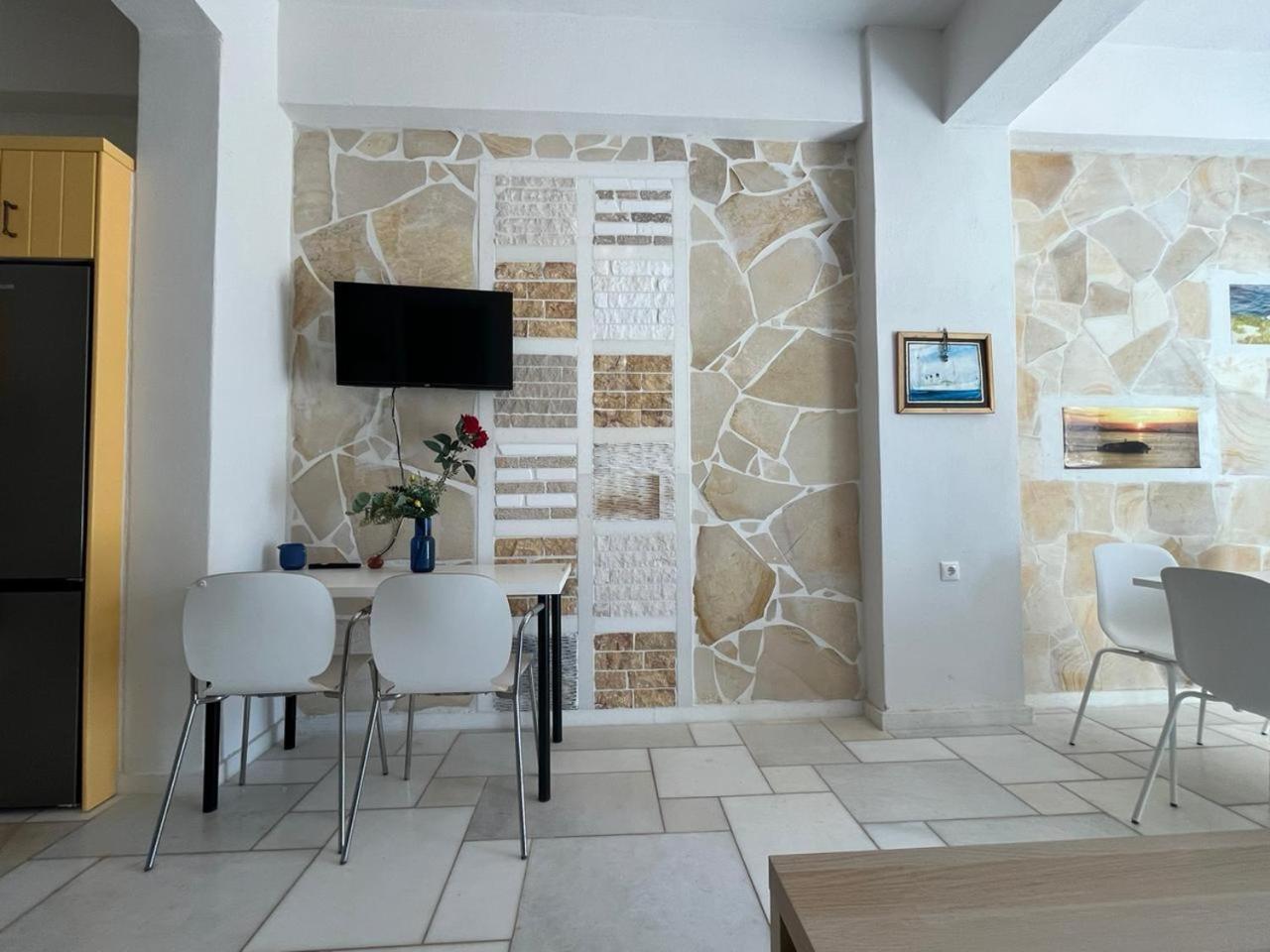ميكري فيغلا Armonia Studios, Apartments & Villa المظهر الخارجي الصورة